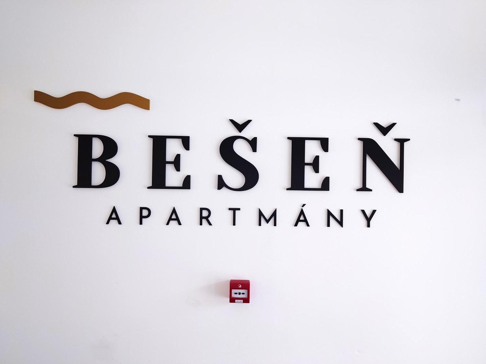 Apartman Nad Riekou Bešeňová Eksteriør billede