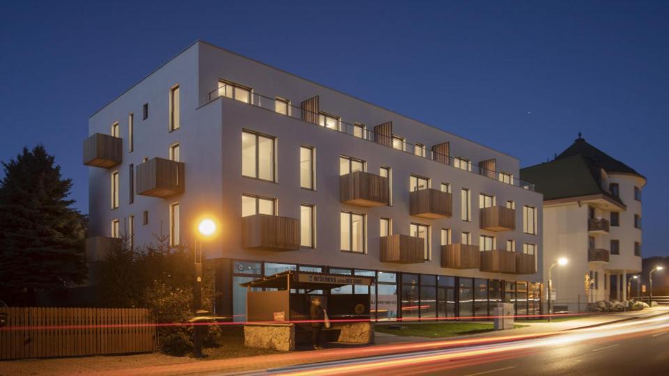 Apartman Nad Riekou Bešeňová Eksteriør billede