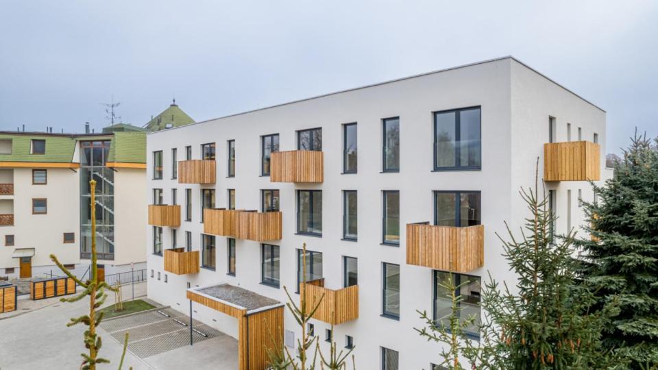 Apartman Nad Riekou Bešeňová Eksteriør billede