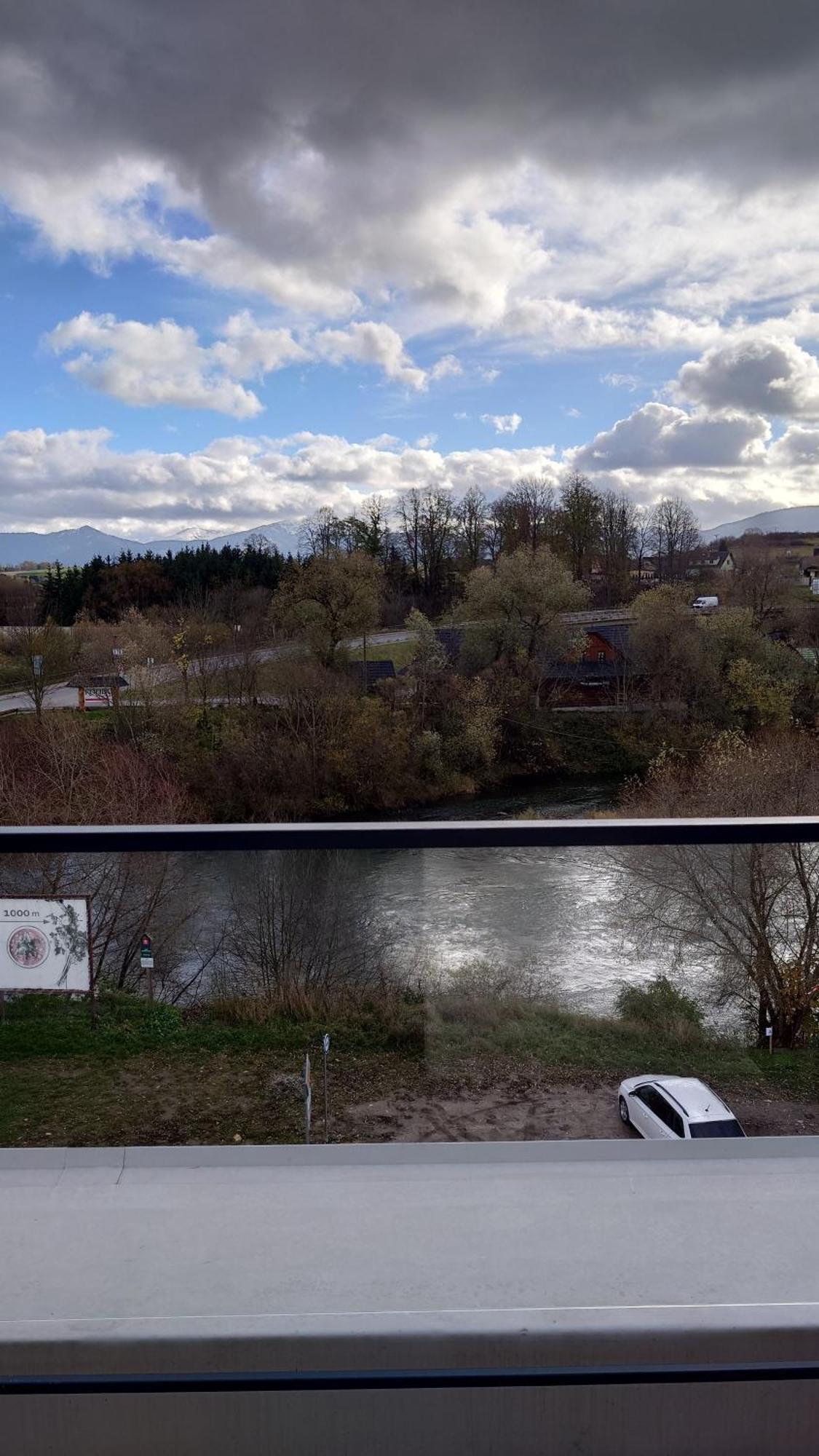 Apartman Nad Riekou Bešeňová Eksteriør billede