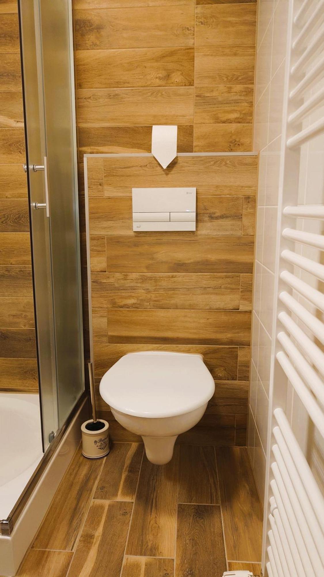 Apartman Nad Riekou Bešeňová Eksteriør billede