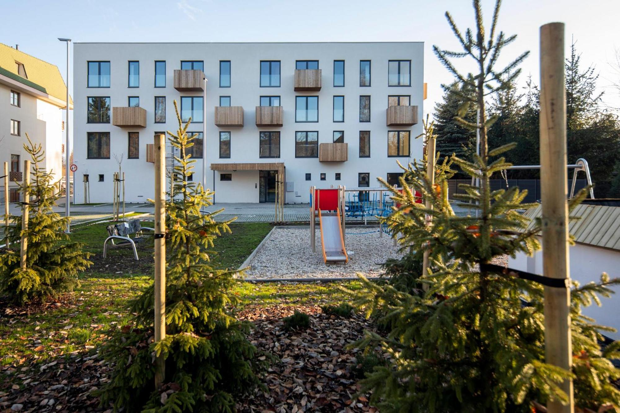 Apartman Nad Riekou Bešeňová Eksteriør billede
