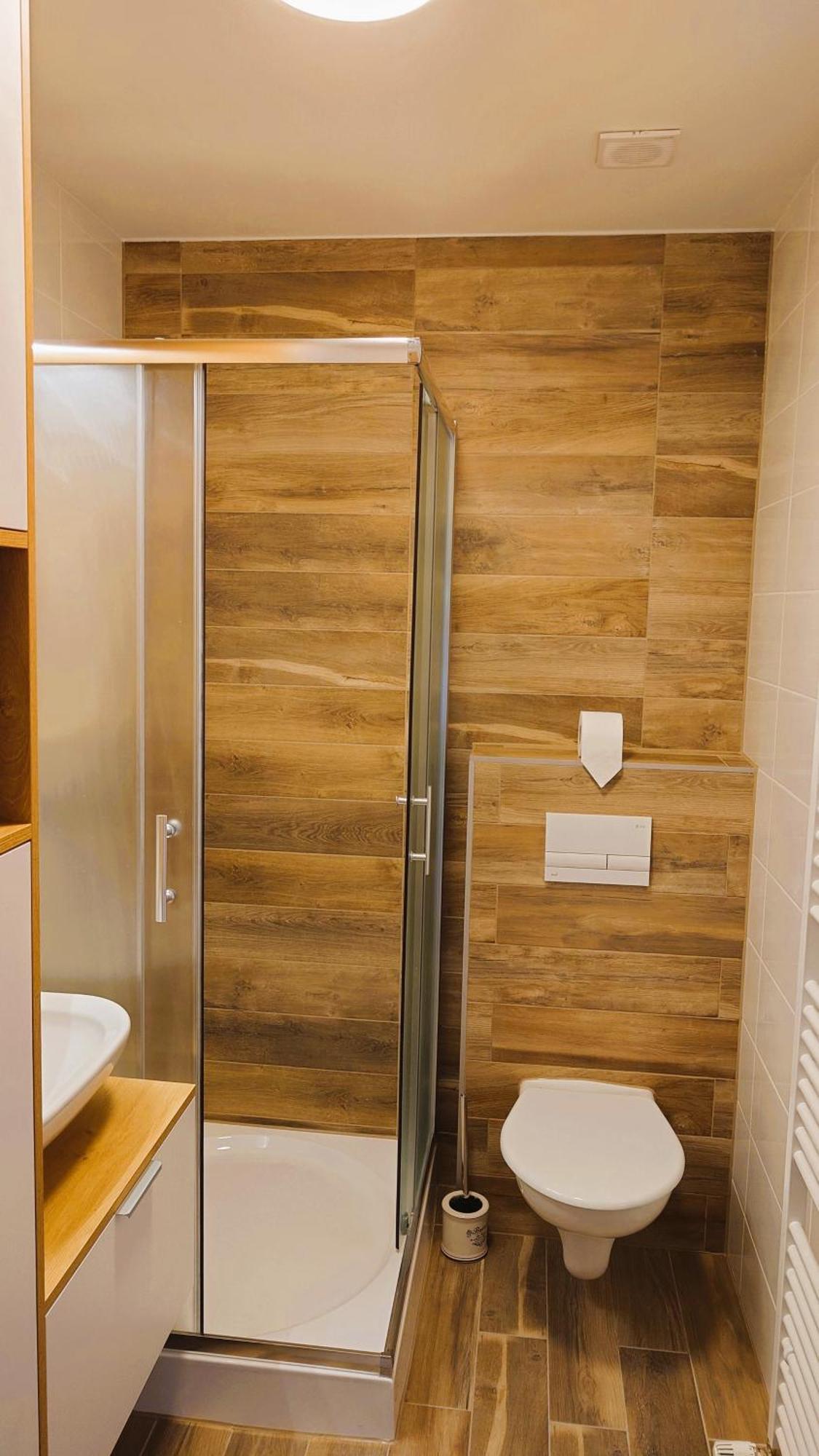 Apartman Nad Riekou Bešeňová Eksteriør billede
