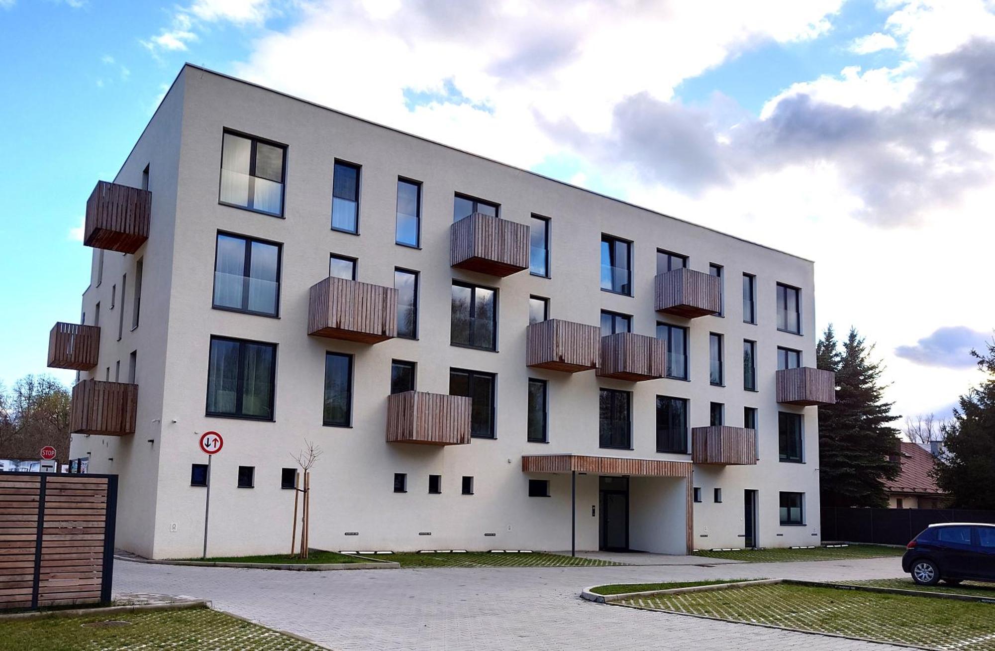 Apartman Nad Riekou Bešeňová Eksteriør billede